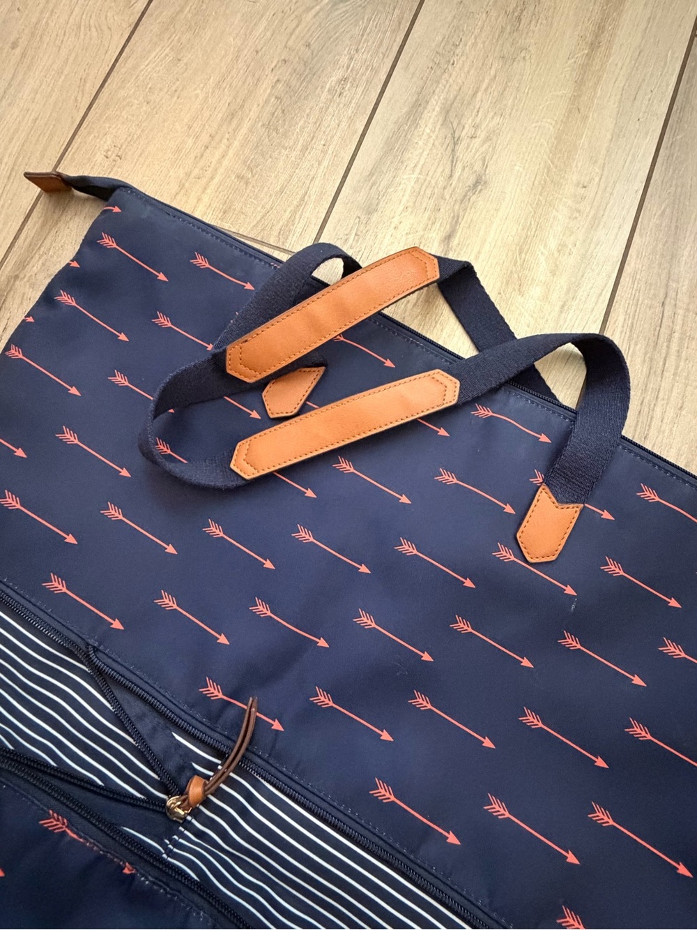 Stella & Dot Daytripper Expandable Tote + Complementing Hideaway Pouch - Picture 6 of 10
